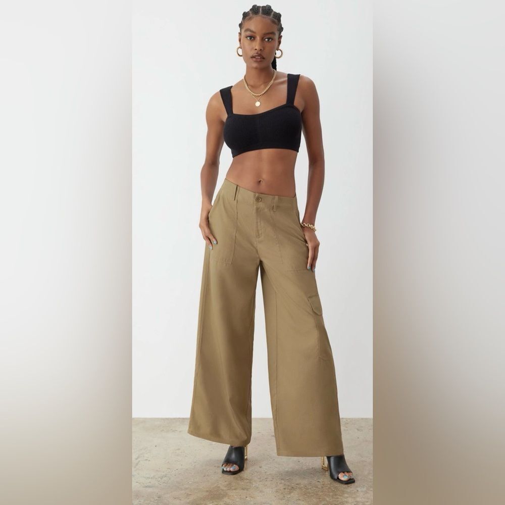 NWT GSTQ Women’s Utility Wide Leg Khaki Pants Pocket on Leg - Size 14